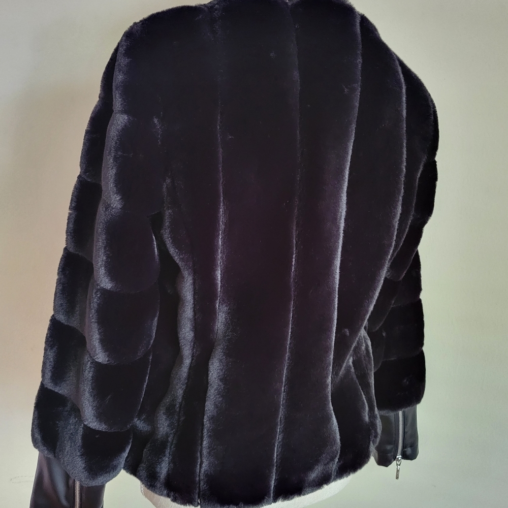 Black Fur jacket - Picture 2 of 3